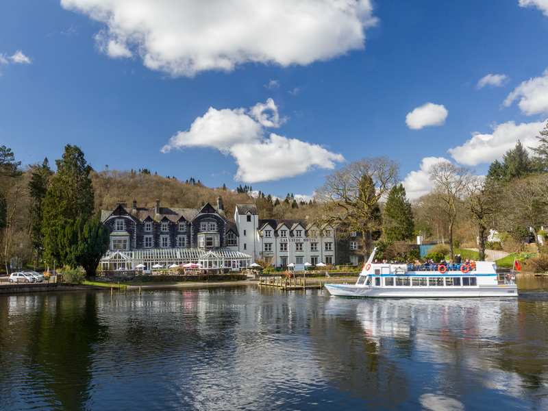 Lakeside Hotel